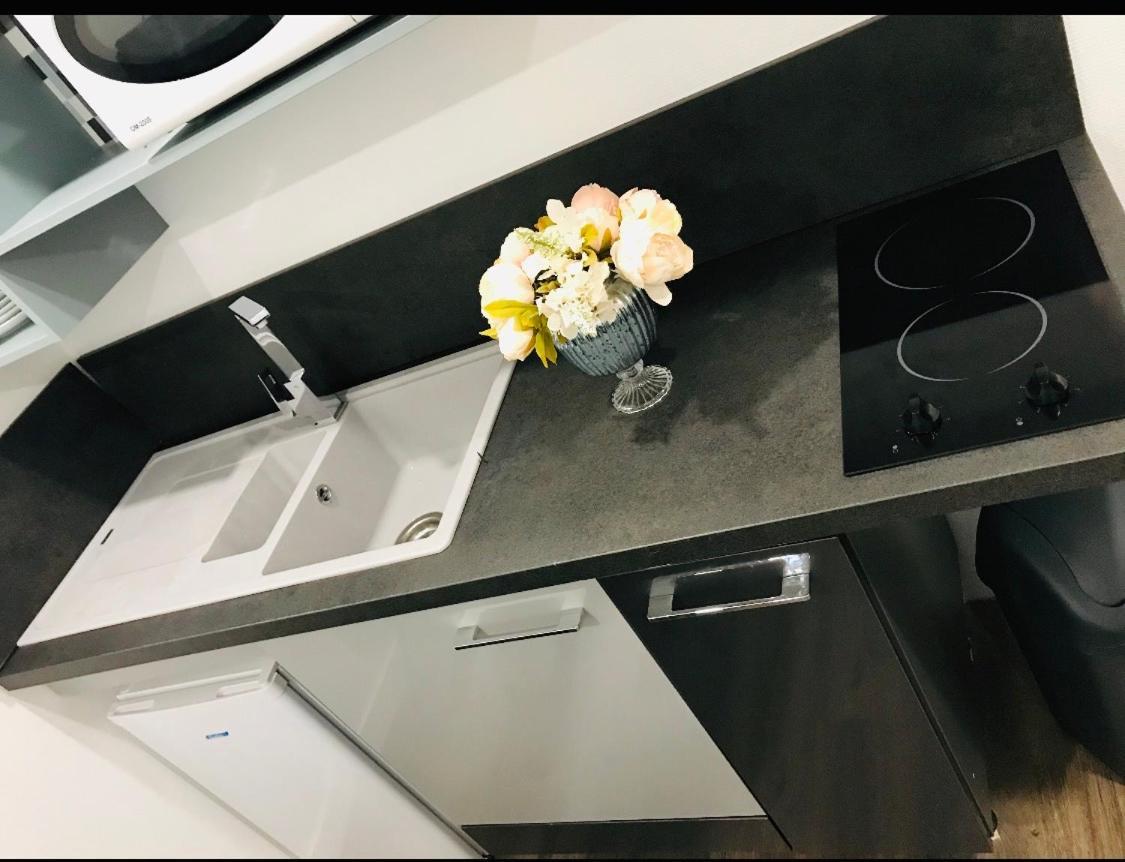 JOLI PETIT APPARTEMENT FONCTIONNEL proche RENNES Liffré Extérieur photo